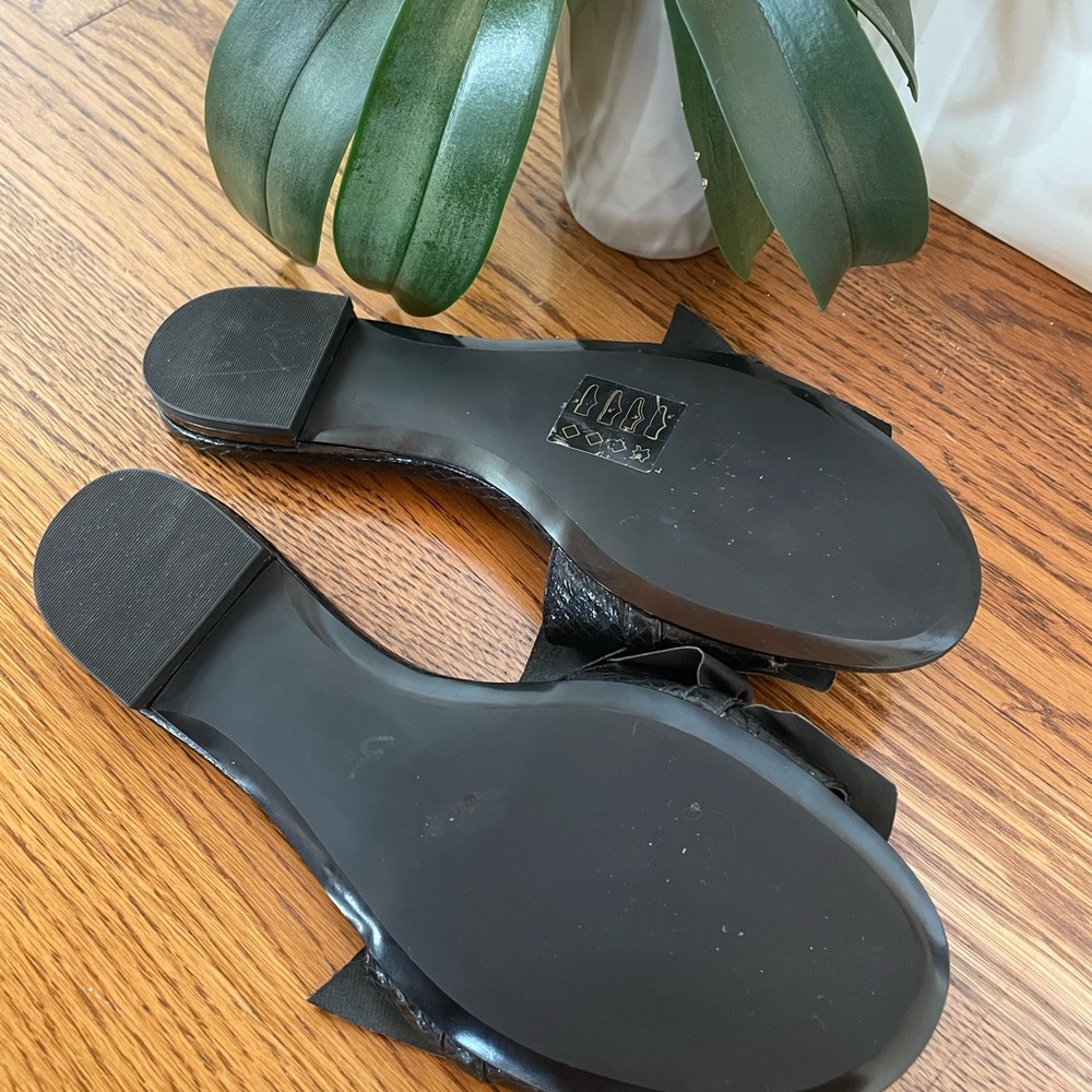 Michael Kors Bella Flat - image 2